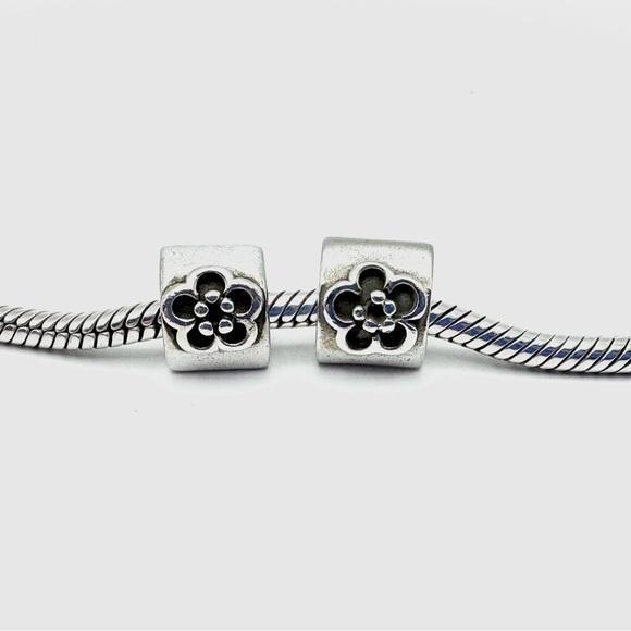 Pandora Retired Sterling Silver Daisy Charms Set of 2 - Picture 2 of 5